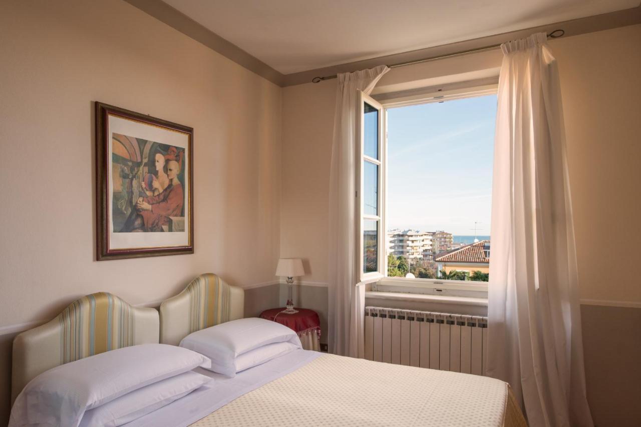Hotel Palazzo Rotati Fano Esterno foto