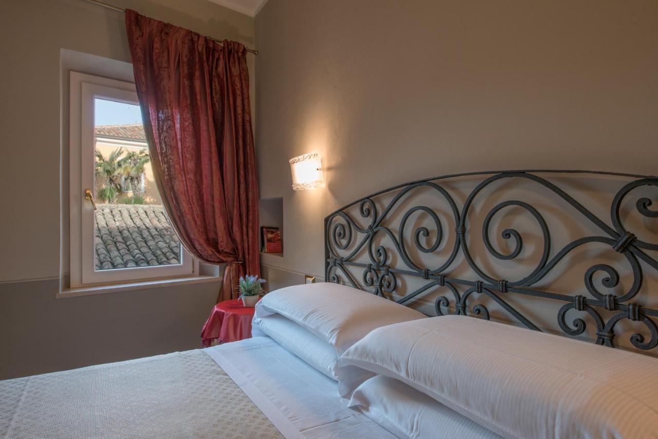 Hotel Palazzo Rotati Fano Esterno foto