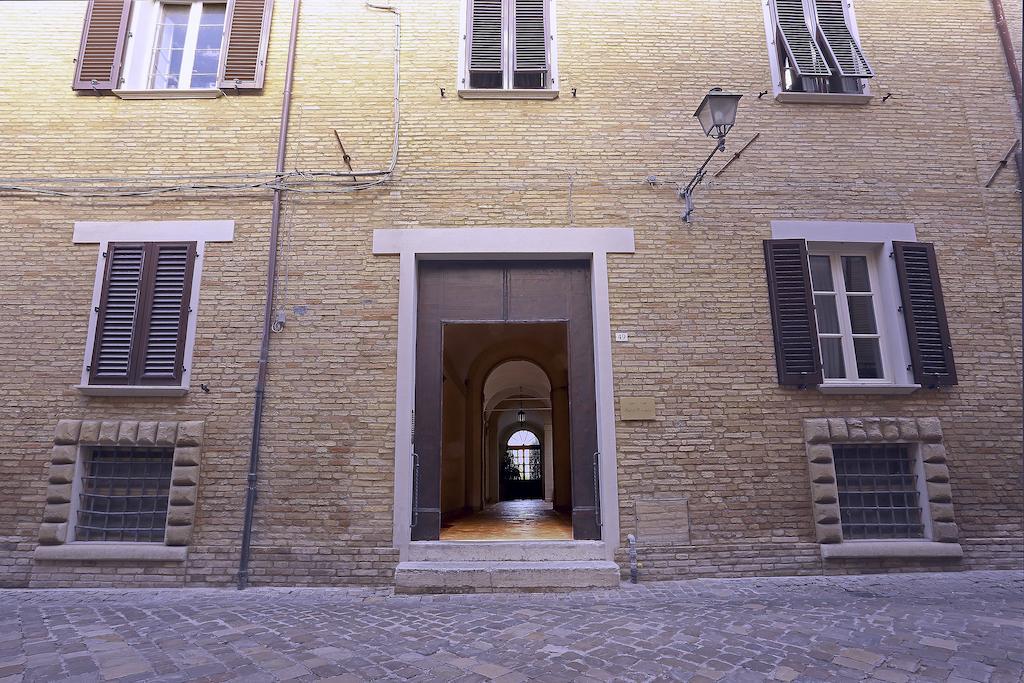 Hotel Palazzo Rotati Fano Esterno foto